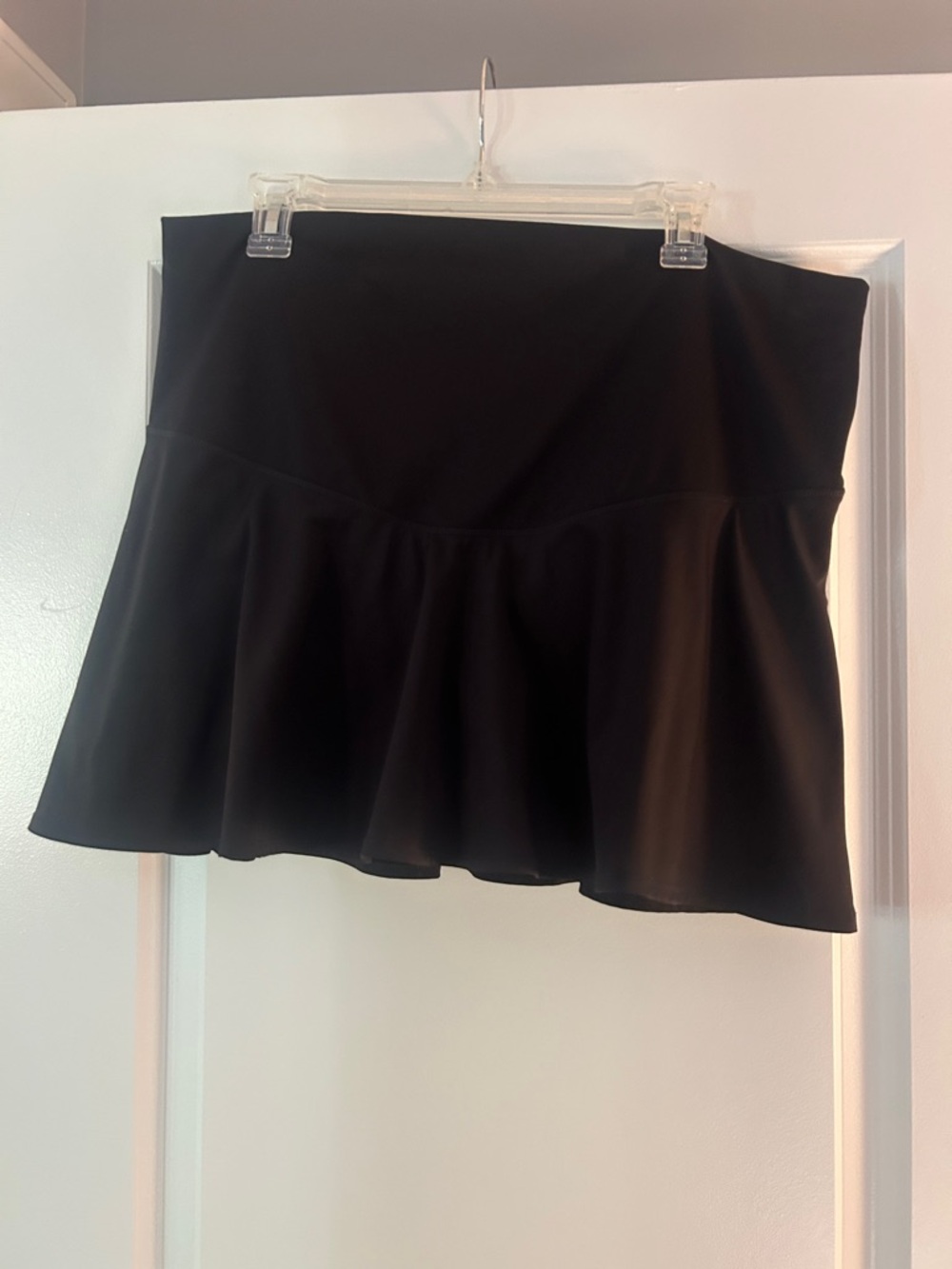 Old Navy *MATERNITY* Black Mini Skirt with Ruffle Hem